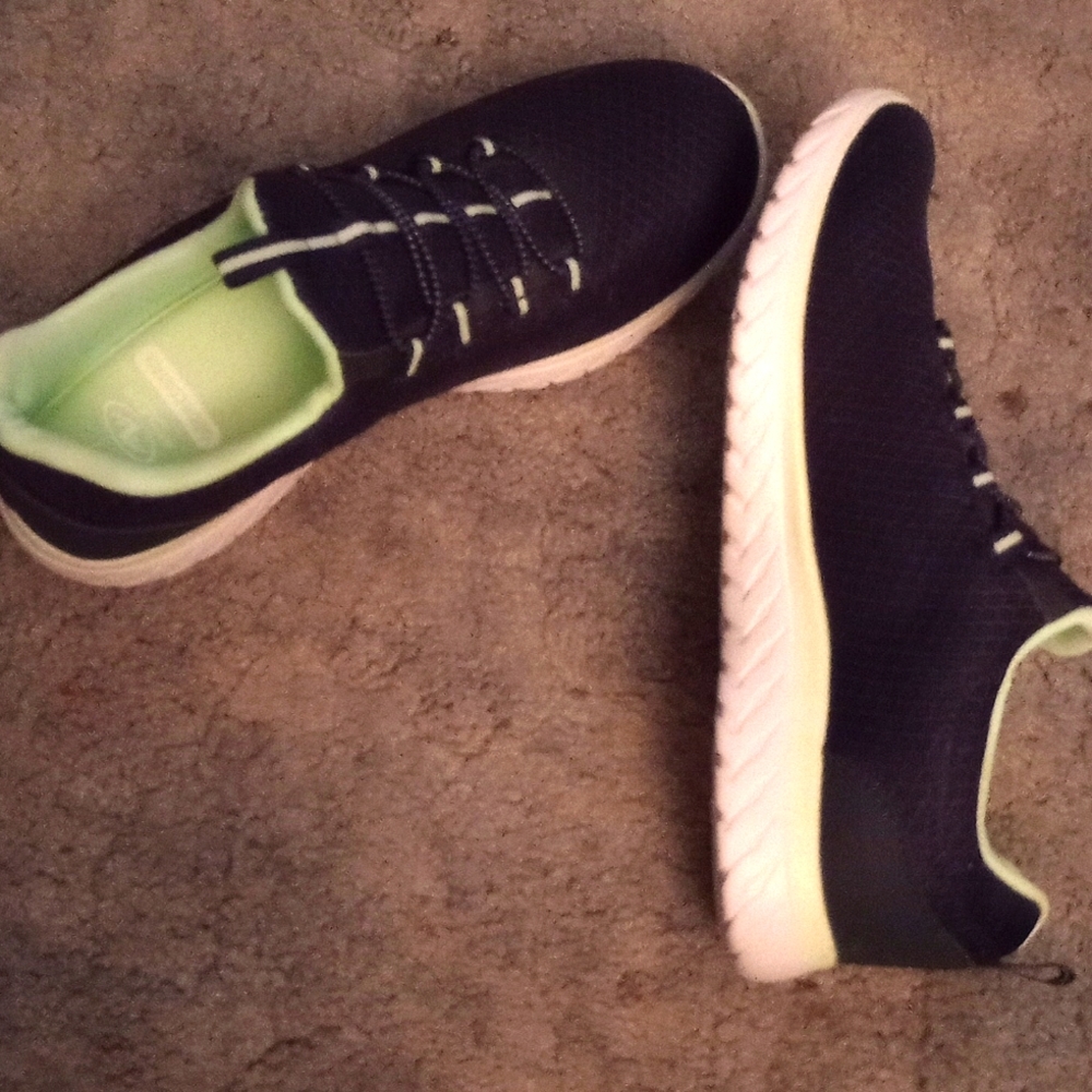 New unworn Woman Athletic shoes slip on 7 1/2.